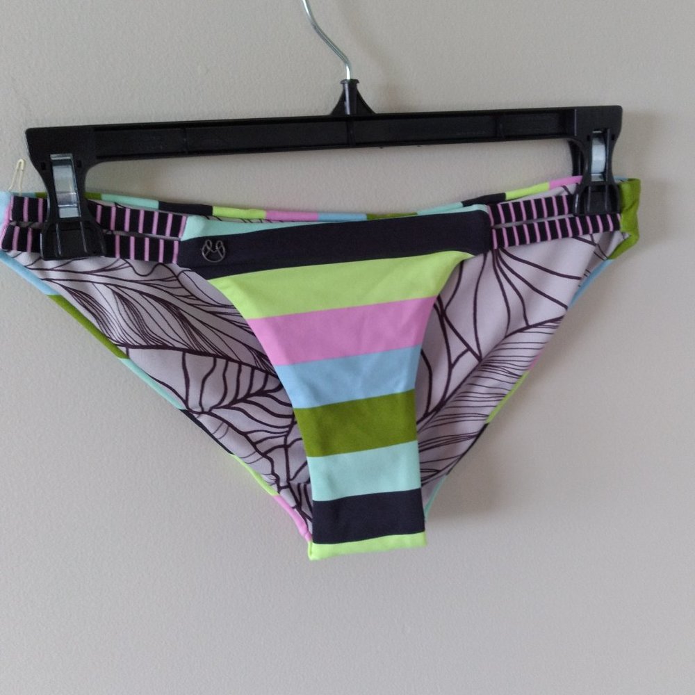 Maaji Reversible Bikini Bottoms, Striped NWOT Sm & Med